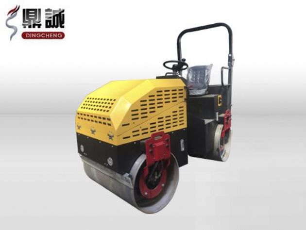 點擊查看詳細信息<br>標(biāo)題：2.5噸全液壓座駕式振動壓路機 閱讀次數(shù)：14586